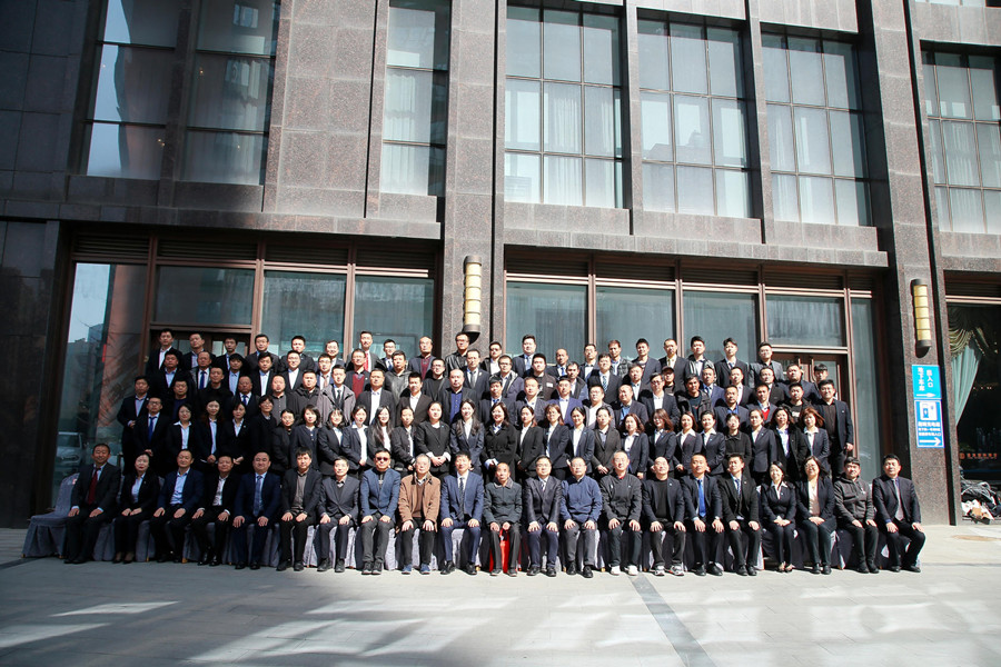 621d8dc140dea.jpg 合影_副本.jpg